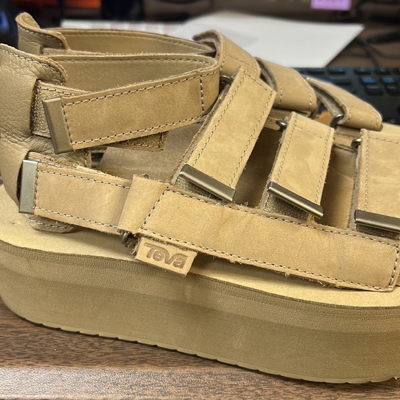 TEVA Women's Flatform Mevia Leather Sandals - Picture 4 of 4